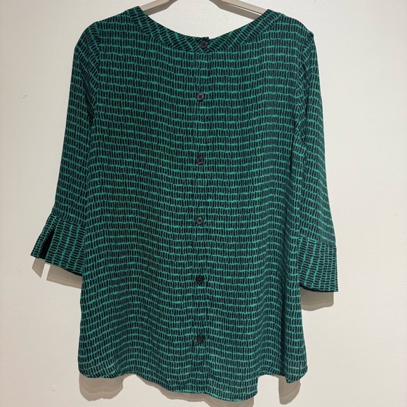 Banana Republic Factory Green Pattern Blouse. Size Medium - Picture 6 of 8